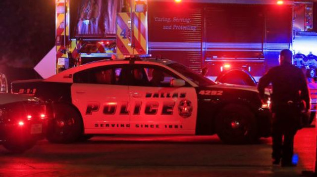 כוחות משטרה בזירת אירוע הירי בארה"ב (צילום: AFP)