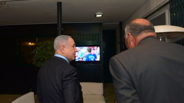 ראש הממשלה ושר החוץ המצרי צופים בגמר היורו (צילום: חיים צח לע"מ)