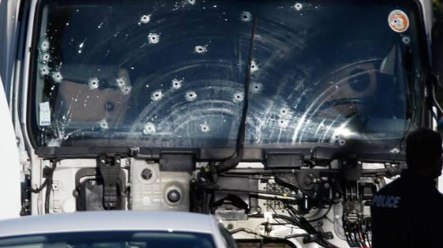 המשאית ששימשה את המחבל בפיגוע בניס, צרפת (צילום: רויטרס)