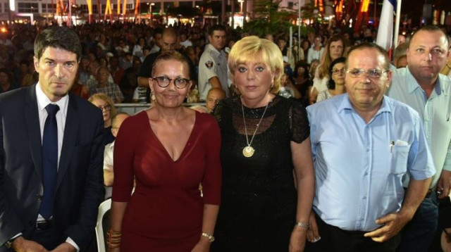 עצרת הזדהות בנתניה (צילום: דוברות עיריית נתניה)