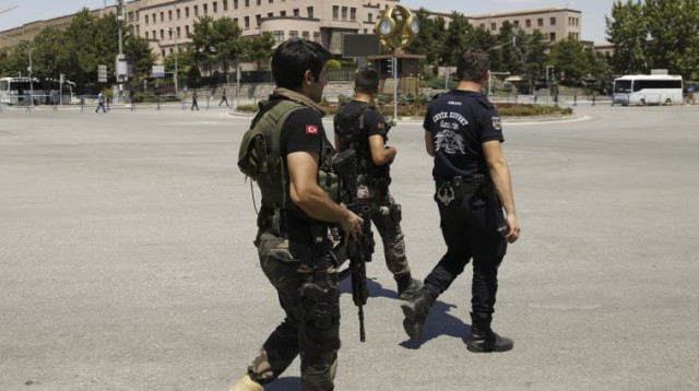 כוחות טורקים התומכים בארדואן (צילום: רויטרס)