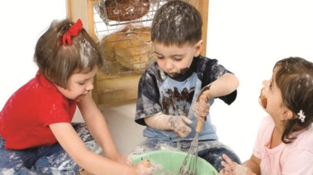 ילדים אוכלים (צילום: ingimage ASAP)