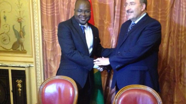 דורי גולד ואיברהים חליל קאבה (צילום: משרד החוץ)