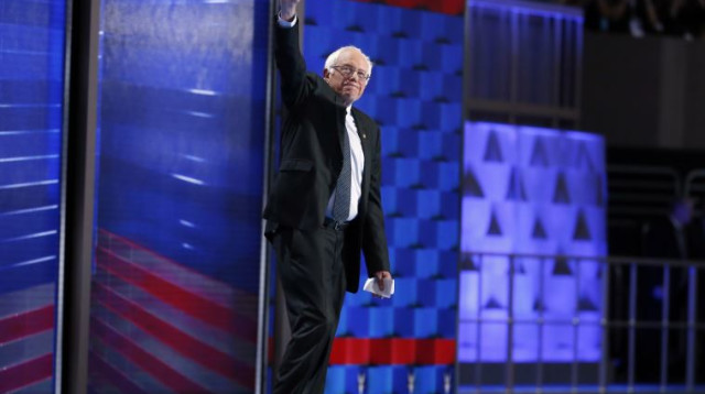 ברני סנדרס בוועידת המפלגה הדמוקרטית (צילום: רויטרס)
