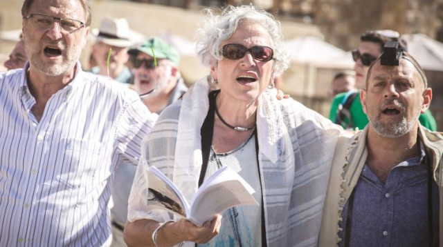 רפורמים מתפללים בכותל (צילום: הדס פרוש , פלאש 90)