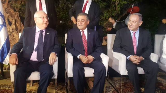 ראש הממשלה בנימין נתניהו, שגריר מצרים חזאם חייראת ונשיא המדינה ראובן ריבלין (צילום: דנה סומברג)