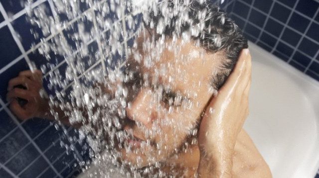 גבר במקלחת, אילוסטרציה (צילום: אינגאימג)