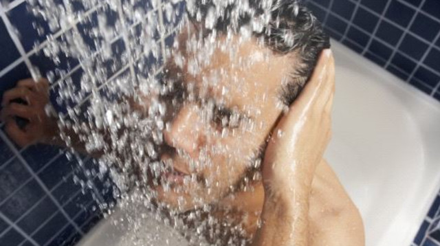 גבר במקלחת, אילוסטרציה (צילום: אינגאימג')