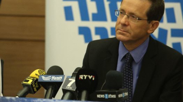 יצחק הרצוג וציפי לבני בישיבת הסיעה (צילום: מרק ישראל סלם)