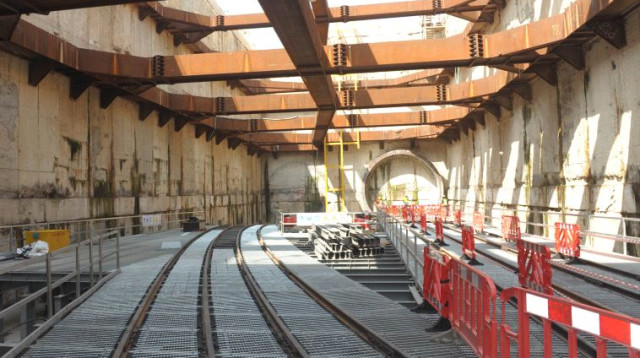 פיר הרכבת הקלה בתל אביב (צילום: אבשלום ששוני)