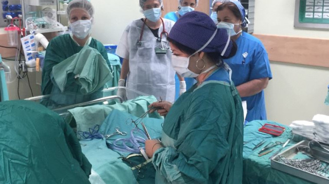 ניתוח קיסרי ביולדת בת 60 בביה"ח קפלן (צילום: בית חולים קפלן)