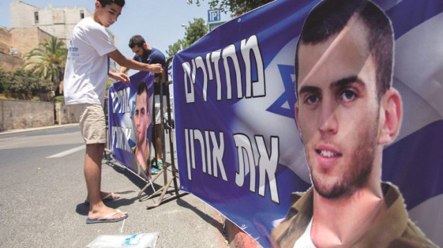 מפגינים להשבת אורון שאול (צילום: יונתן זינדל, פלאש 90)