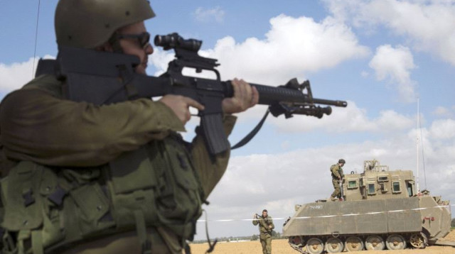 חייל בסמוך לרצועת עזה  (צילום: רויטרס)