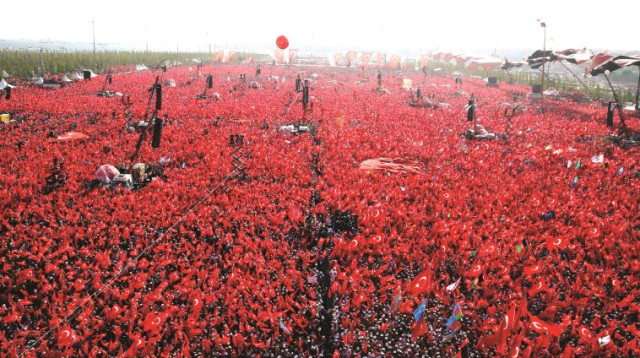 הפגנה בעד ארדואן (צילום: רויטרס)