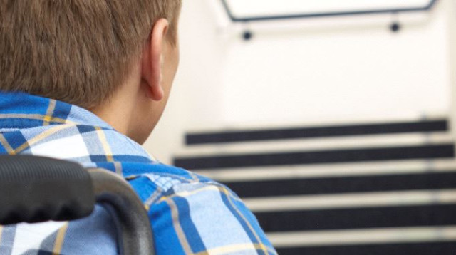 אדם בעל מוגבלות בכסא גלגלים (צילום: אינגאימג)