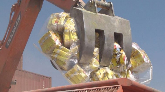 השמדת קורנפלקס (צילום: רפופורט - חברת החדשות הפרטית)