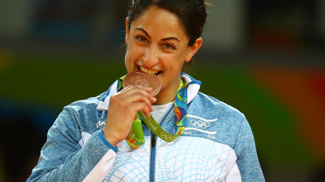 ירדן ג'רבי עם מדלית הארד שזכתה (צילום: רויטרס)