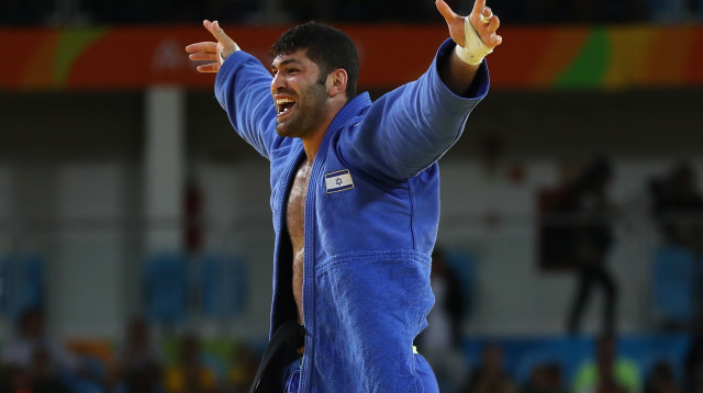 אורי ששון זוכה בארד (צילום: Getty images)