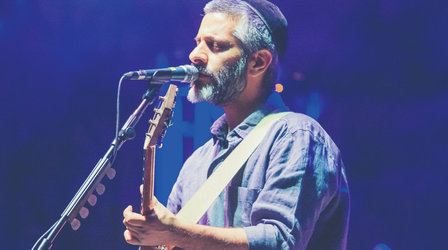 אביתר בנאי, ט"ו באב (צילום: שחר רצנברג)