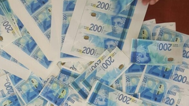 שטרות מזויפים (צילום: חטיבת דובר המשטרה)