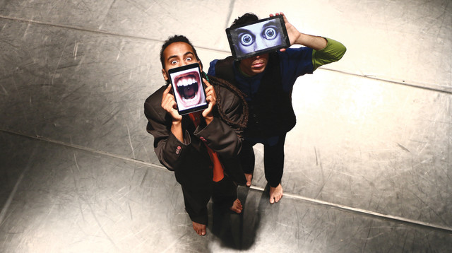 להקת מחול "אמפיבי" (צילום: עידן הרזון)