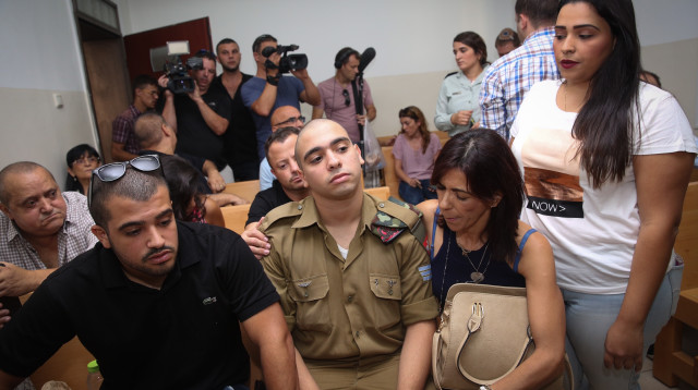 אלאור אזריה ומשפחתו (צילום: מרים אלסטר, פלאש 90)