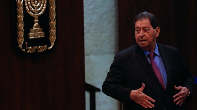 בנימין פואד בן אליעזר בהצבעה על נשיאות המדינה (צילום: יונתן זינדל, פלאש 90)