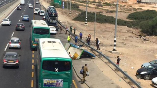 תאונה על כביש החוף (צילום: בטש וחרום בלבד)