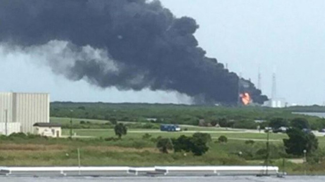 רגע הפיצוץ במרכז החלל בפלורידה (צילום: מסך)