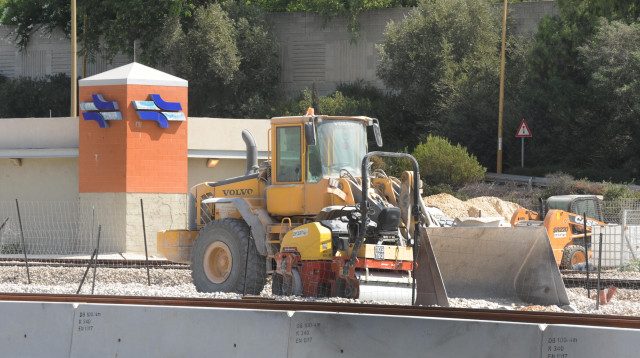 מסילת רכבת מושבתת (צילום: אבשלום ששוני)