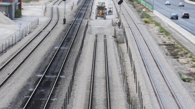 מסילת רכבת מושבתת (צילום: אבשלום ששוני)