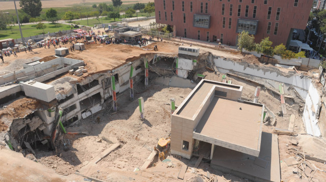 קריסת חניון ברמת החייל (צילום: אבשלום ששוני)