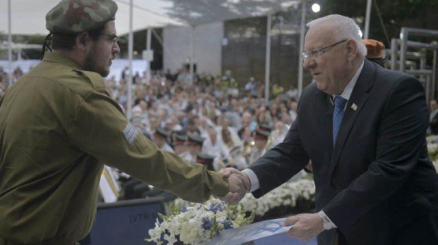 סמל נועם טובול והנשיא ריבלין (צילום: דובר צה"ל)