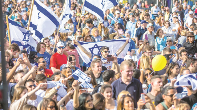 חוגגים את יום העצמאות במיאמי (צילום: Bridge to Nowhere CC BY-2.0)