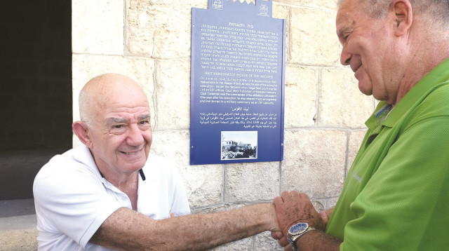  הבן של טוביאנסקי עם הבן של השופט שלו (צילום: דובי פיינר)