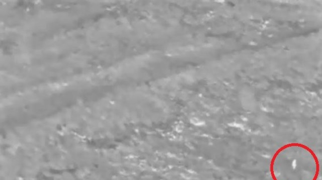 המחבל עושה את דרכו לאפרת (צילום: מצלמות אבטחה)