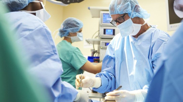 ניתוח, אילוסטרציה רופאים (צילום: אינגאימג)