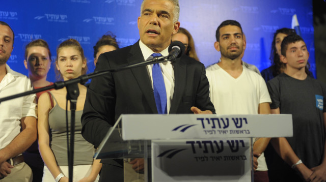 יאיר לפיד בכנס פעילים בראשון לציון (צילום: אבשלום ששוני)