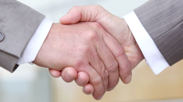 לחיצת יד (צילום: אינגאימג')