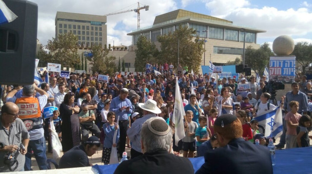 הפגנת תושבי עפרה (צילום: "מדברים תקשורת")