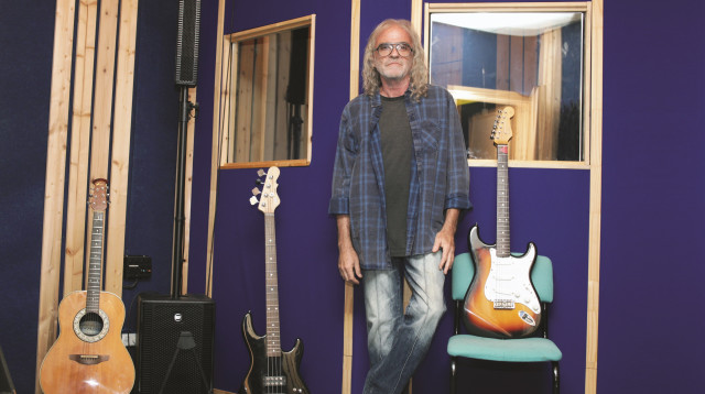 לא מאבד את הילד בתוכו, מני בגר בן 63 (צילום: רענן כהן)