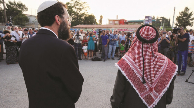 תפילה משותפת לאחר הפיגוע בדומא (צילום: נתי שוחט, פלאש 90)