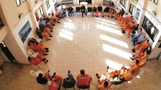 קבוצה טיפולית בכלא (צילום: באדיבות השב"ס)