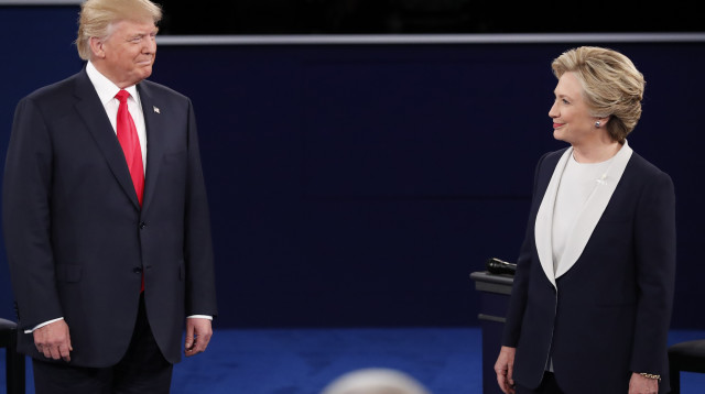 הילרי קלינטון ודונלד טראמפ, עימות שני (צילום: רויטרס)