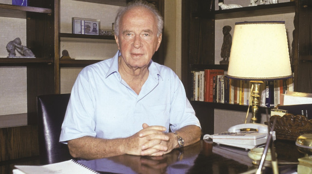 יצחק רבין (צילום: אבי שמחוני, במחנה)