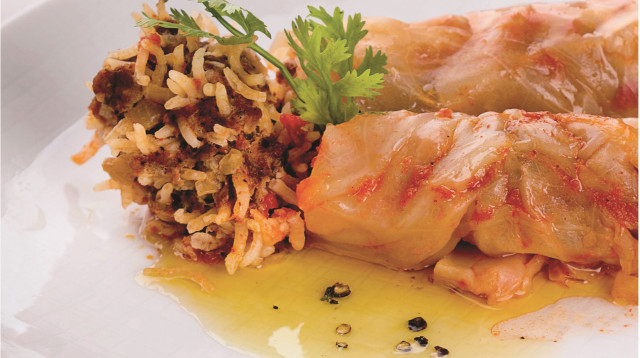 עלי כרוב ממולאים בבשר ואורז - המנה המסורתית של שמחת תורה (צילום: שושי סירקיס)