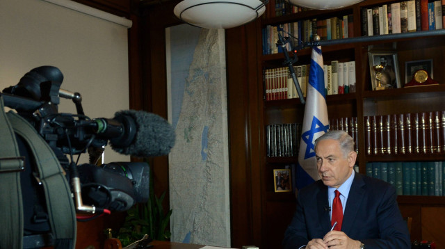 בנימין נתניהו מתראיין (צילום: פלאש 90)