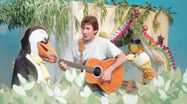 עוזי חיטמן ב"פרפר נחמד" (צילום: הטלוויזיה החינוכית)