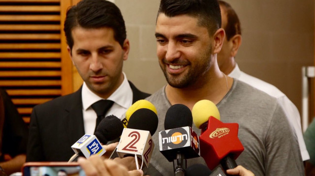 משה פרץ מחוץ לבית המשפט (צילום: אלוני מור)