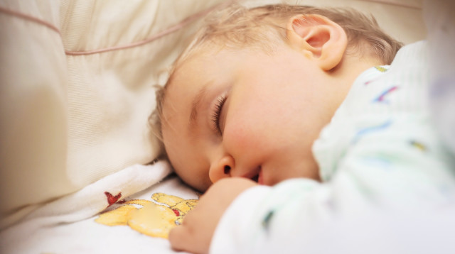 תינוק ישן (צילום: אינגאימג')